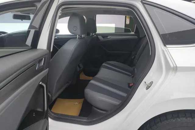 Volkswagen Sagitar 300TSI DSG Flying Edition