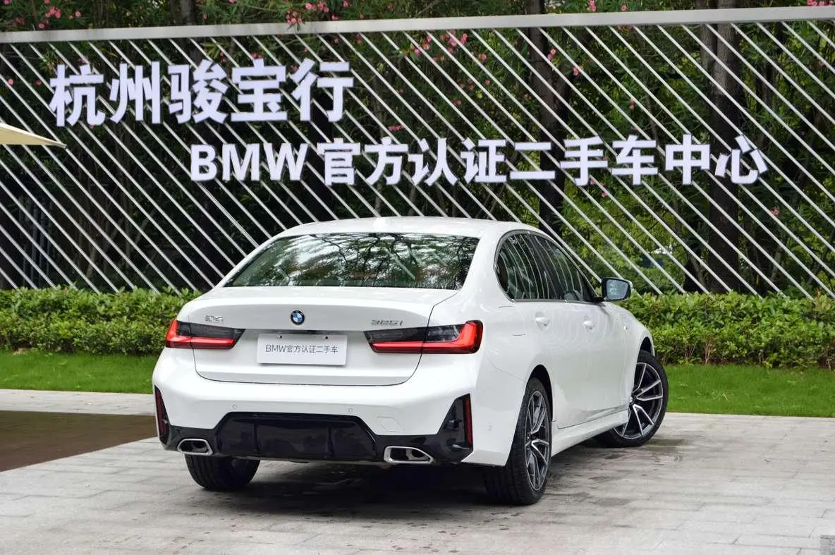 BMW BMW 3 Series 325i M sports suit