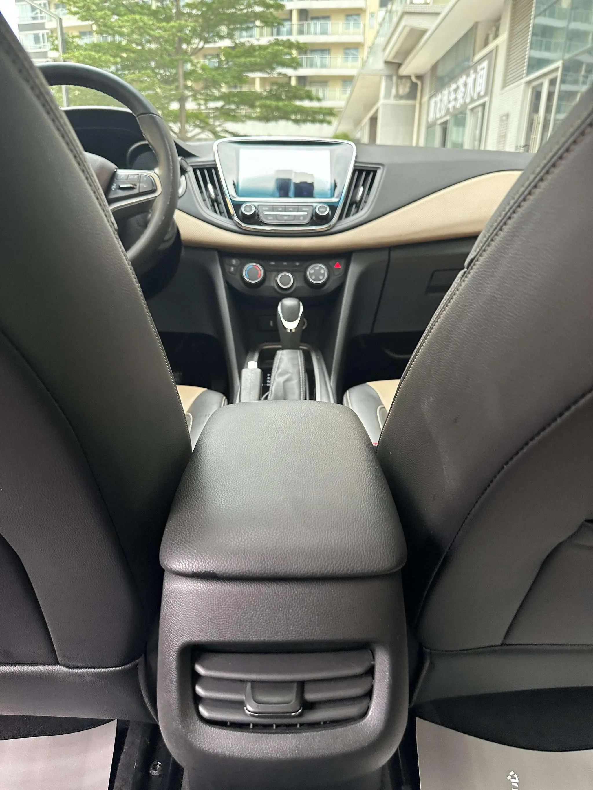 Chevrolet Cruze 320 automatic Enjoy Skylight version