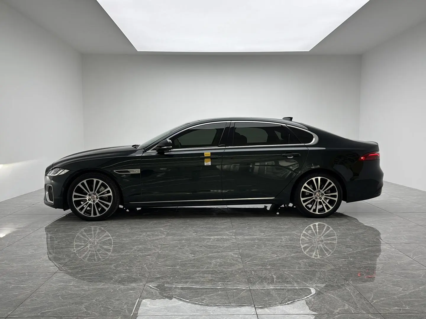 Jaguar Jaguar XFL 2.0T P250 two-wheel drive Exclusive Deluxe Edition