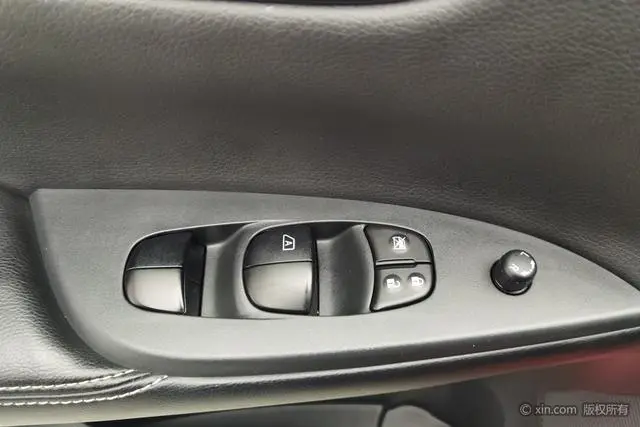 Nissan TIIDA 1.6L CVT Smart Travel Edition