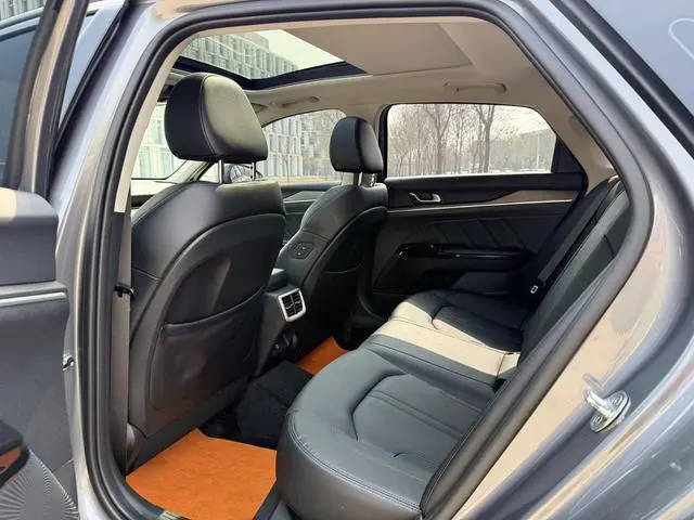 Kia Kia K5 New version of 380T GT-Line