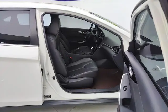 Venucia Qichen D60 1.6L XE CVT Smooth version