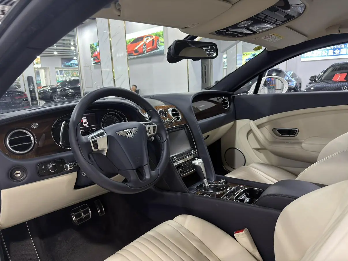 Bentley Continental 4.0T GT V8 Standard Edition