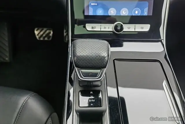 Roewe Roewe RX5 MAX 300TGI Automatic Smart Cockpit Ultimate Edition