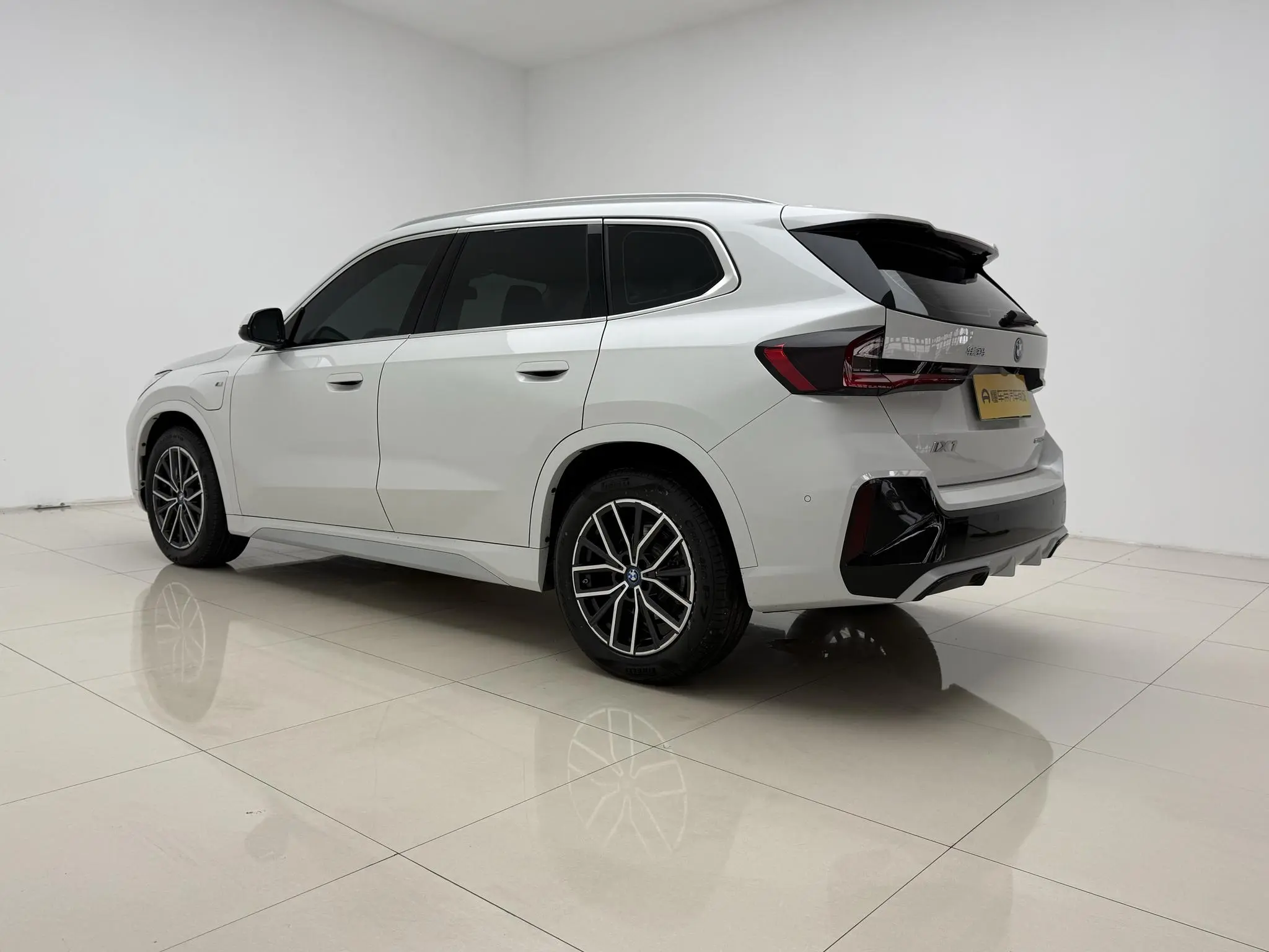 BMW BMW iX1 eDrive25L M sports suit