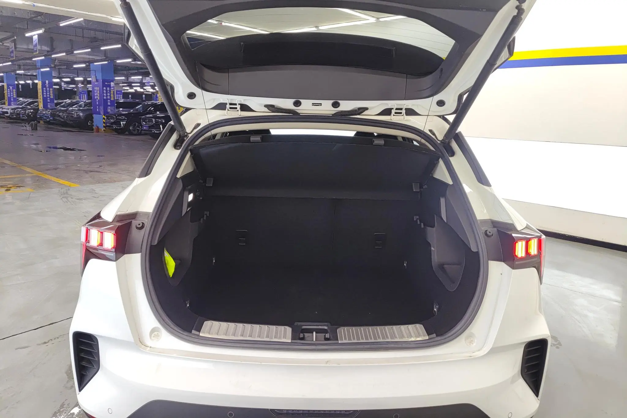 LYNK & CO Lynk 06 1.5T Yao Halo