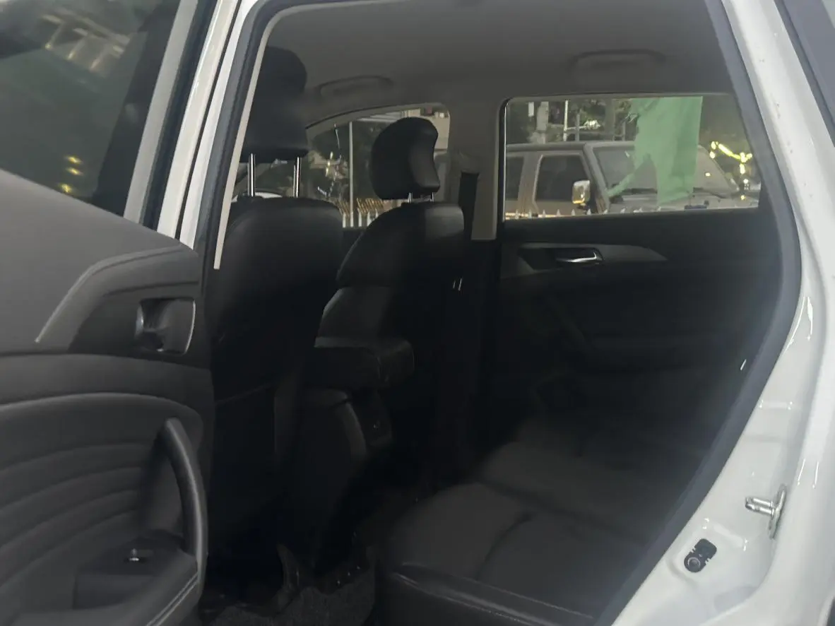 Changan Changan CS35 PLUS Facelifted Glory Million Edition 1.6L Manual Elite Edition