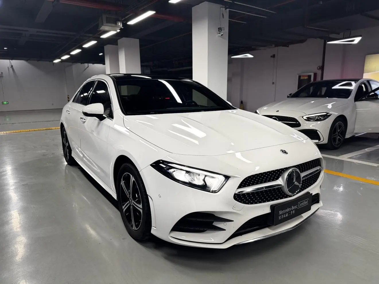 Mercedes-Benz Mercedes-Benz A-class A 200 L sports sedan fashion Version