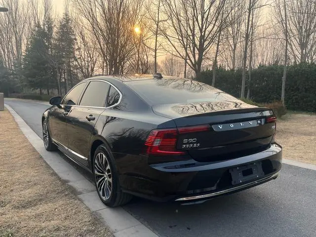 Volvo Volvo S90 PHEV T8 four-wheel drive long battery life Zhiyi Deluxe Edition