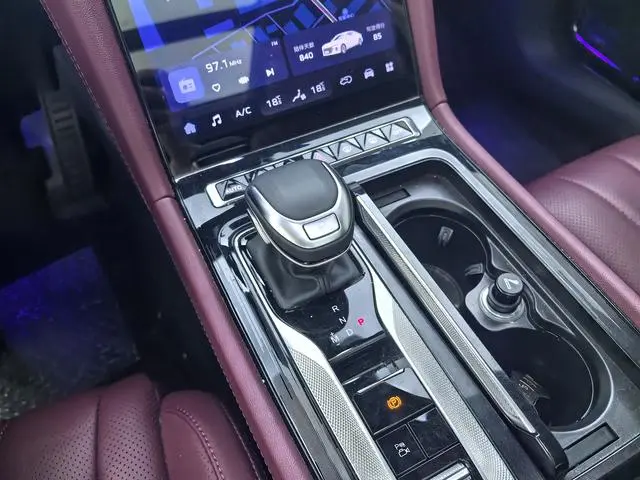 Hongqi Hongqi H5 2.0T Automatic Zhilian Qichang Version
