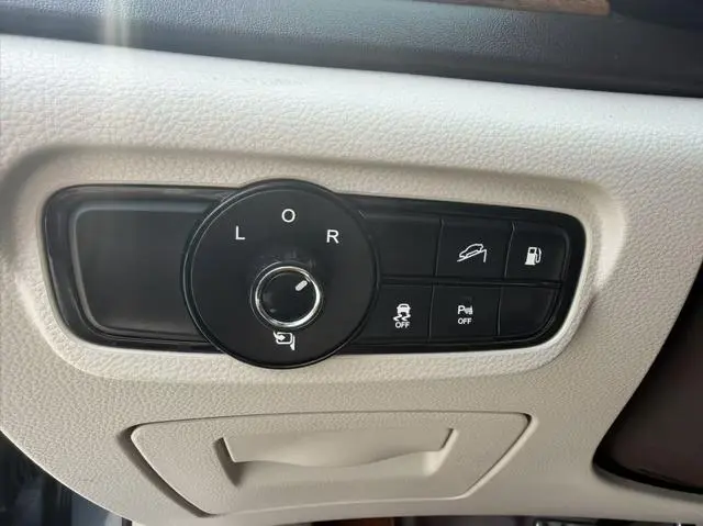 GAC Trumpchi GS8 320T two-wheel drive premium edition 7 seats