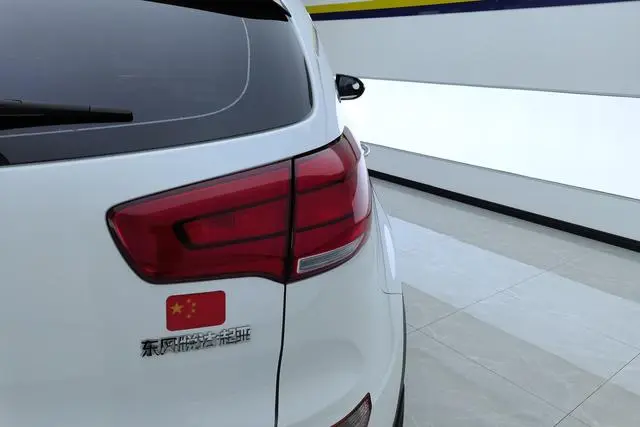 Kia Smart running 2.0L automatic two-wheel drive version DLX