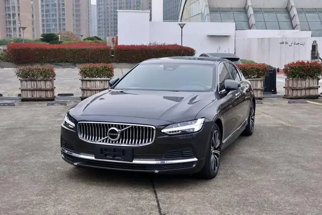 Volvo Volvo S90 PHEV Facelifted T8 E-drive hybrid Zhiyi Deluxe Edition