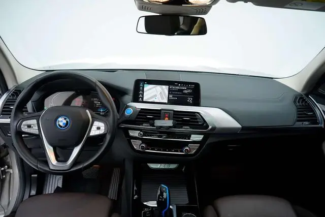 BMW BMW iX3 Creative collar type