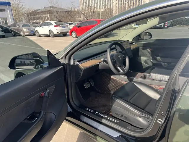 Tesla Model 3 Upgraded version of standard battery life rear drive