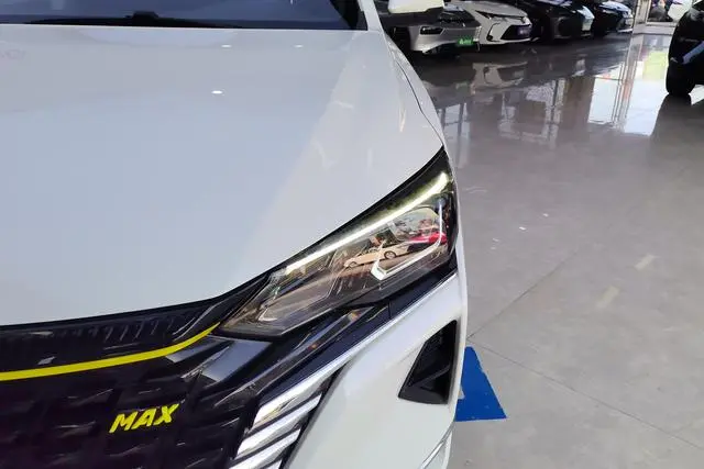 Dongfeng Fengshen Yi Hyun MAX 1.5T super-capable Dad*hybrid version