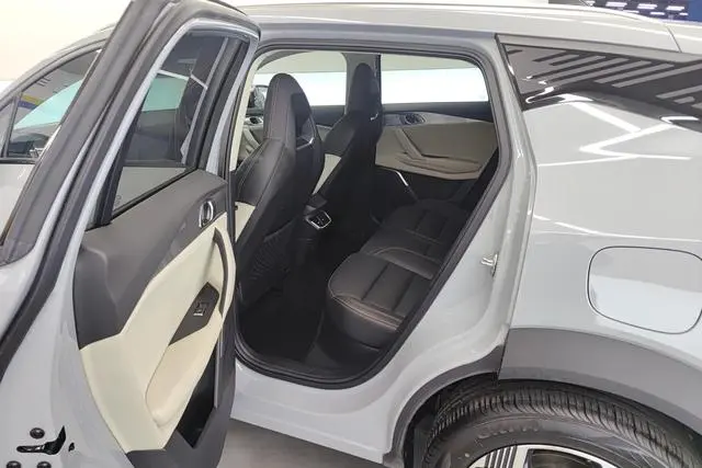 LYNK & CO Lynk & Co. 06 EM-P 84KM battery life version Pro