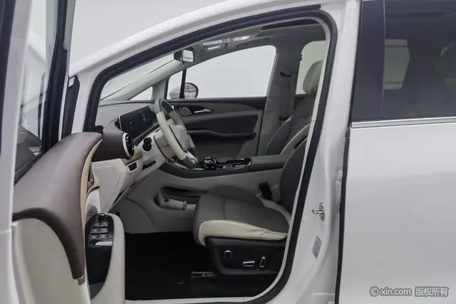 Dongfeng Fengxing Popular yachts 1.5T DCT Wave by Wave version