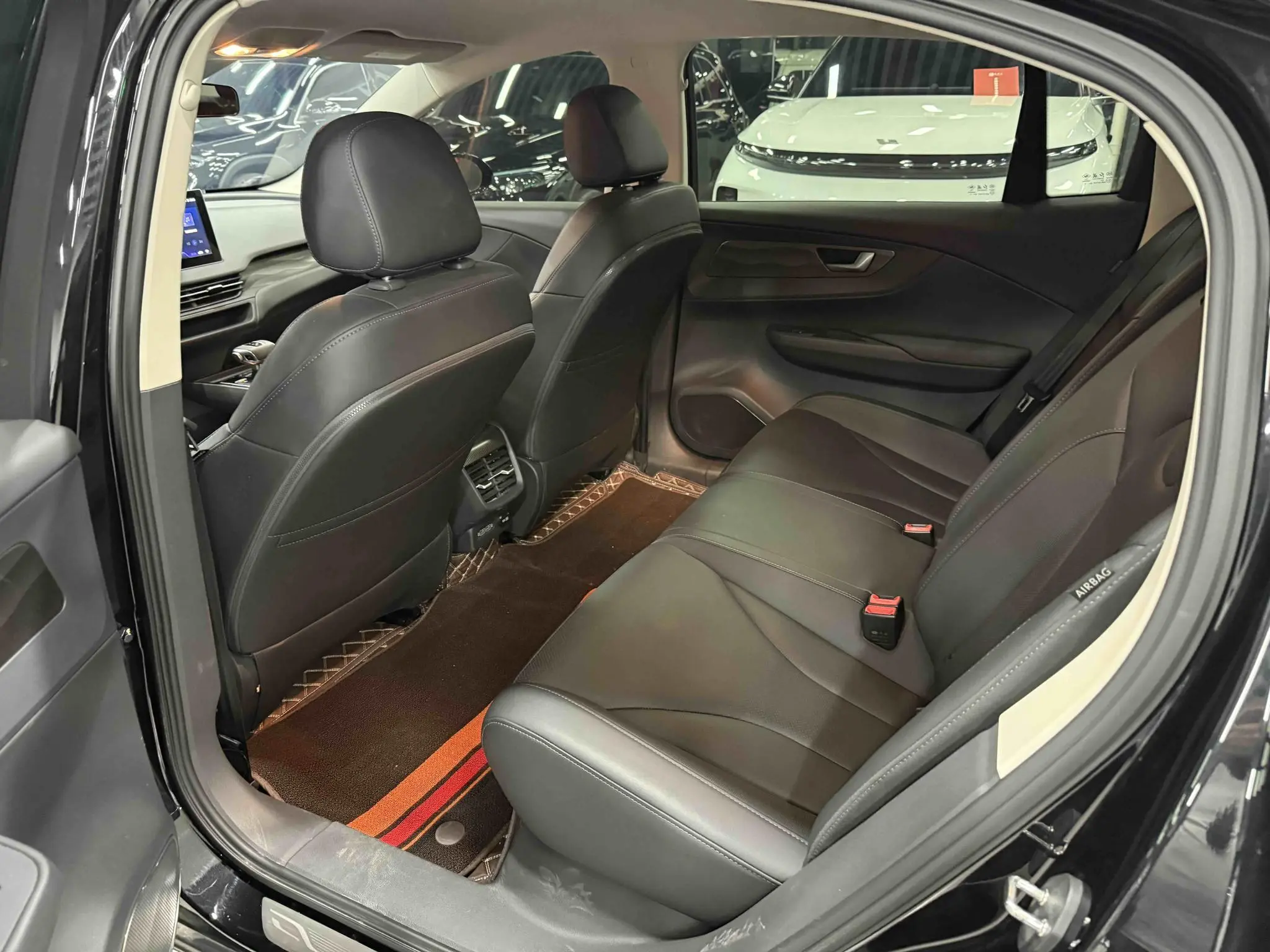 Hongqi Hongqi E-QM5 Basic Travel Version