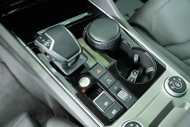 Volkswagen Touareg 3.0 TSI Ruixiang Edition Classic Sports Suit