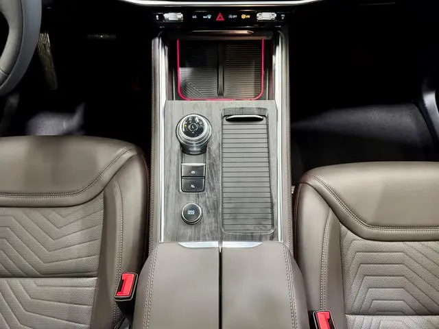 Ford Explorer 2.3T EcoBoost four-wheel drive titanium version 7 seats