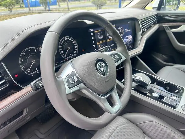 Volkswagen Touareg 3.0 TSI Sharp Front Version Country V