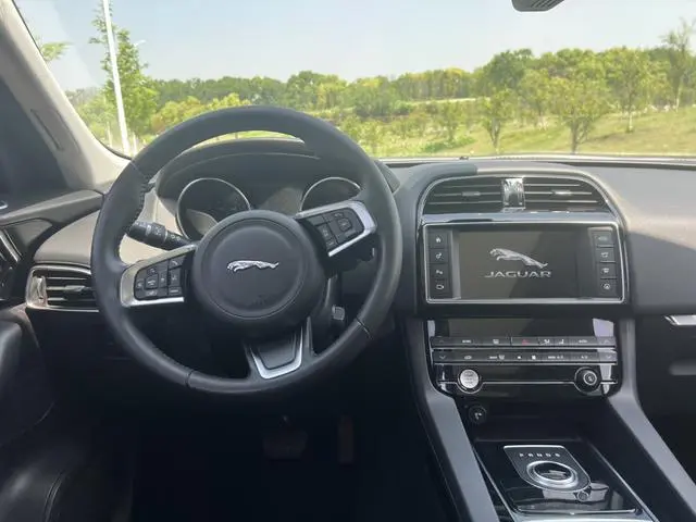 Jaguar Jaguar F-PACE 2.0T four-wheel drive Urban Exclusive Edition