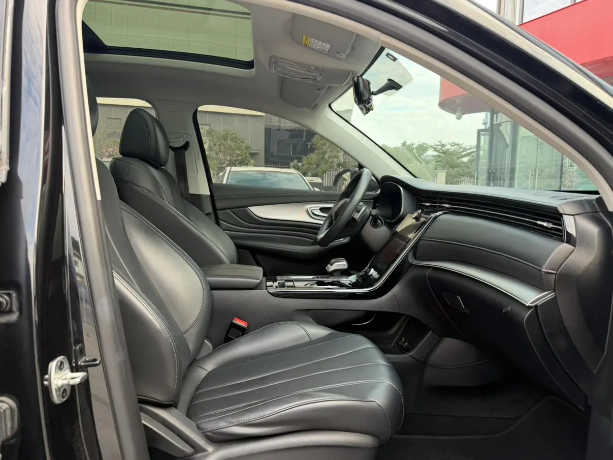 Roewe Roewe RX5 MAX Supreme Series 400TGI Automatic Smart Cockpit Premium Edition