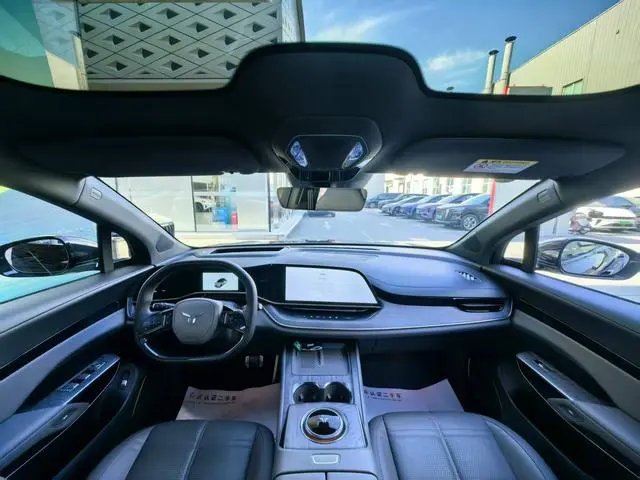 Hongqi Hongqi Tiangong 08 680 Ultra four-wheel drive version