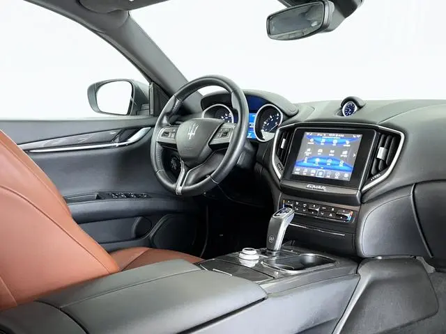 Maserati Ghibli 3.0T 350Hp standard version Country V