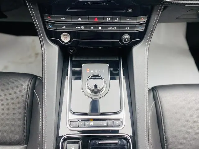 Jaguar Jaguar F-PACE 2.0T four-wheel drive R-Sport sports version