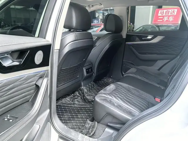 Hongqi Hongqi HS5 Facelift 2.0T Zhilian flag enjoy four-wheel drive version