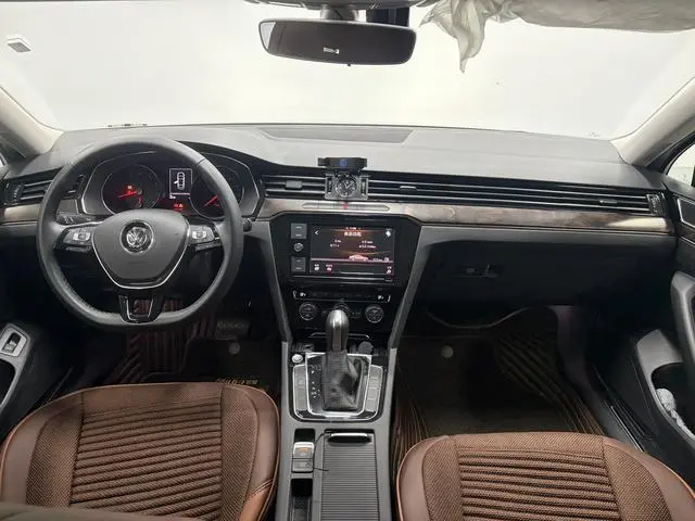 Volkswagen Magotan 330TSI DSG Luxury Country VI