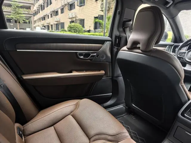 Volvo Volvo S90 PHEV T8 four-wheel drive long battery life Zhiya Deluxe Edition