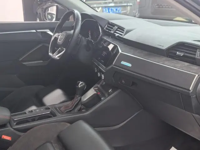 Audi Audi Q3 Sportback 40 TFSI RS kit fuel speed type