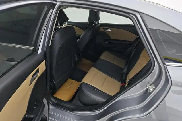 Chevrolet Cruze 320 automatic Enjoy Skylight version