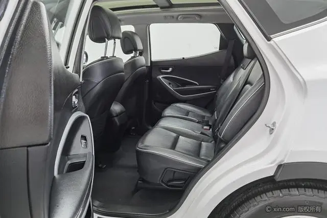 Hyundai Shengda 2.0T automatic two-wheel drive intelligent 7-seater