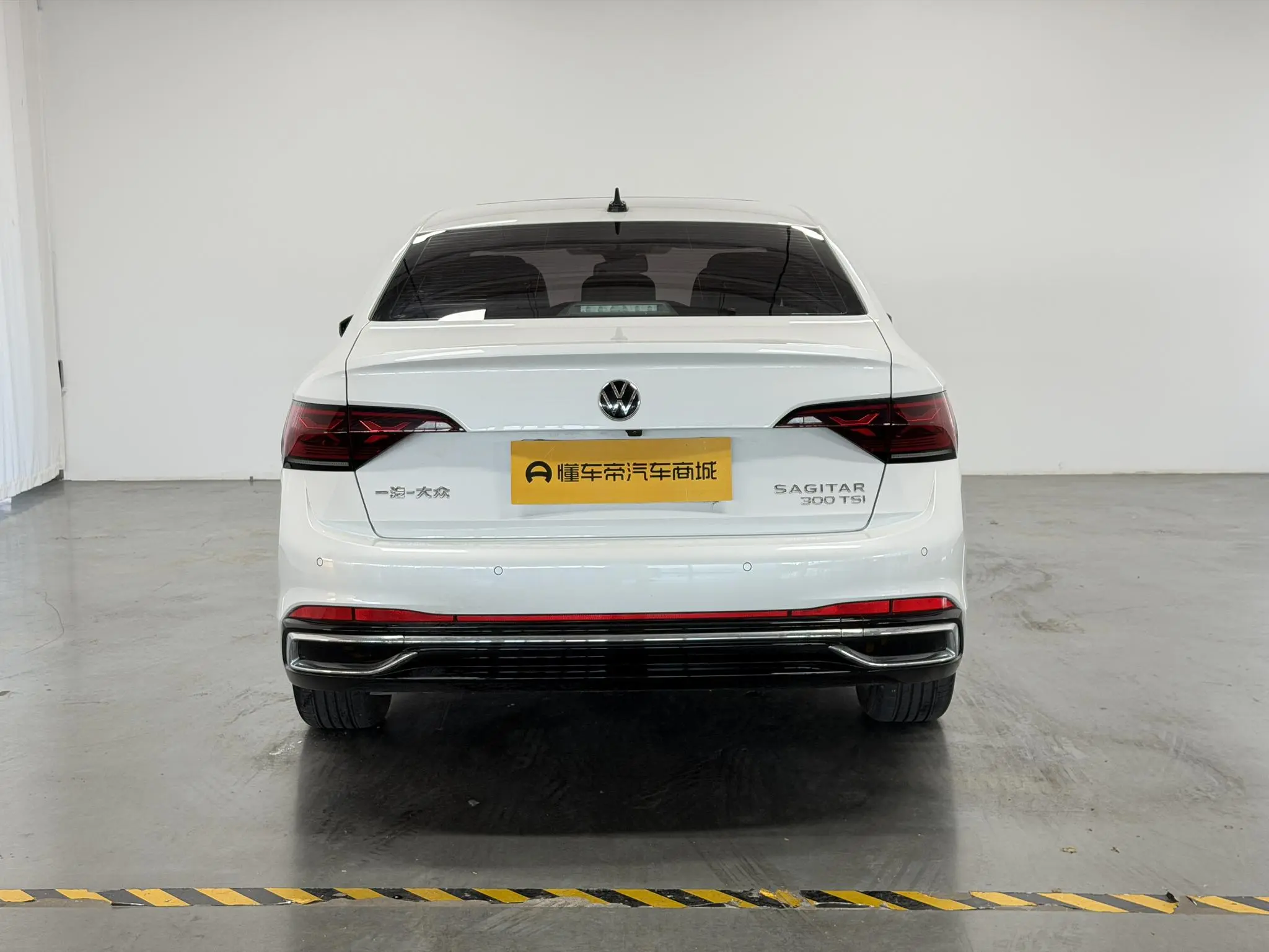 Volkswagen Sagitar 300TSI DSG Beyond Edition
