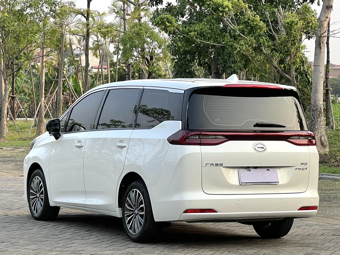 GAC Trumpchi M6 270T automatic Premium Edition 7-seater Country V