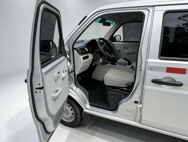 SRM Little Sea Lion X30 1.5L business bus 5/6/7 seat central air conditioning