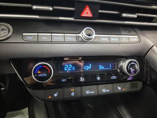 Hyundai Elantra 1.5L CVT LUX Premium Edition