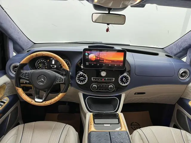 Mercedes-Benz Vito 2.0T Business Edition 7 Seats