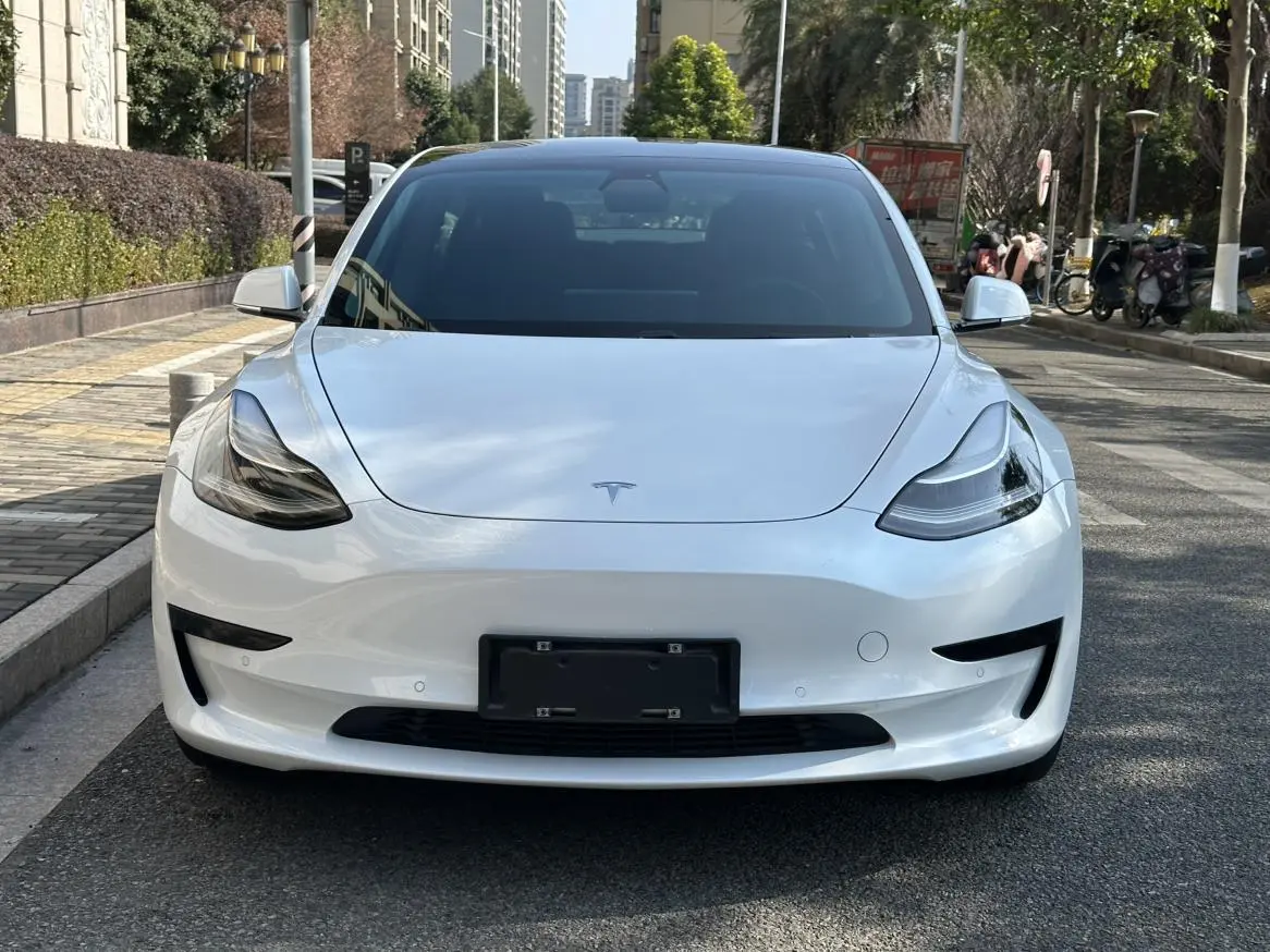 Tesla Model 3 Upgraded version of standard battery life rear drive