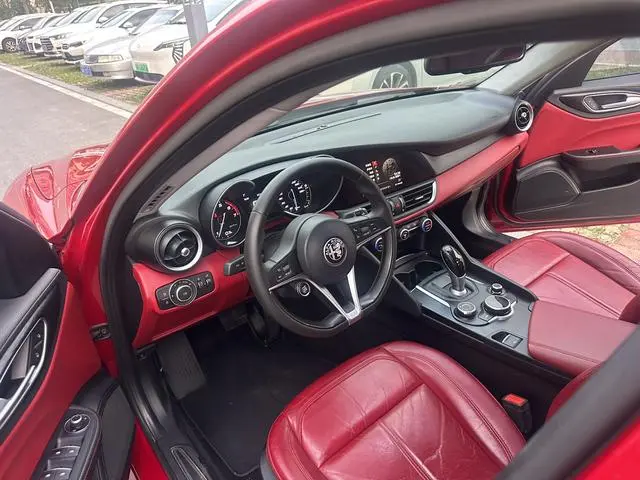 Alfa Romeo Giulia 2.0T 200HP Elite Edition