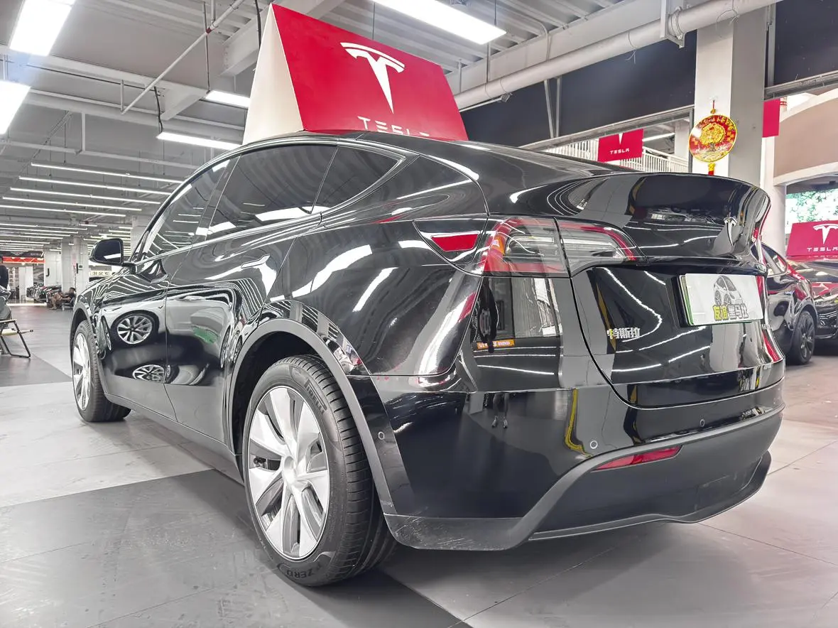 Tesla Model Y Facelifted rear-wheel drive version