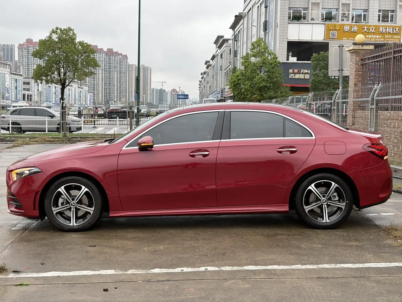 Mercedes-Benz Mercedes-Benz A-class A 200 L sports sedan fashion Version
