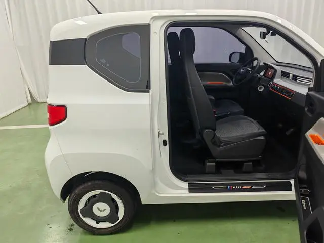 Wuling Wuling Hongguang MINIEV Free lithium iron phosphate