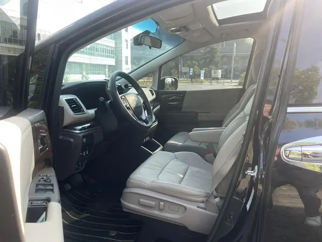 Honda Odyssey 2.4L Deluxe Edition