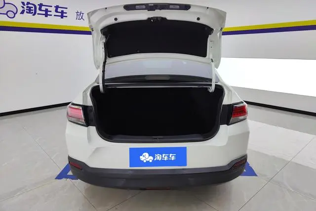 Venucia Qichen D60 1.6L XE CVT Smooth version